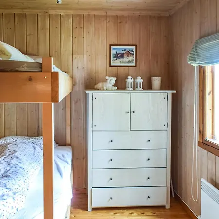 Vakantiehuis 2 Bedroom Lovely In *